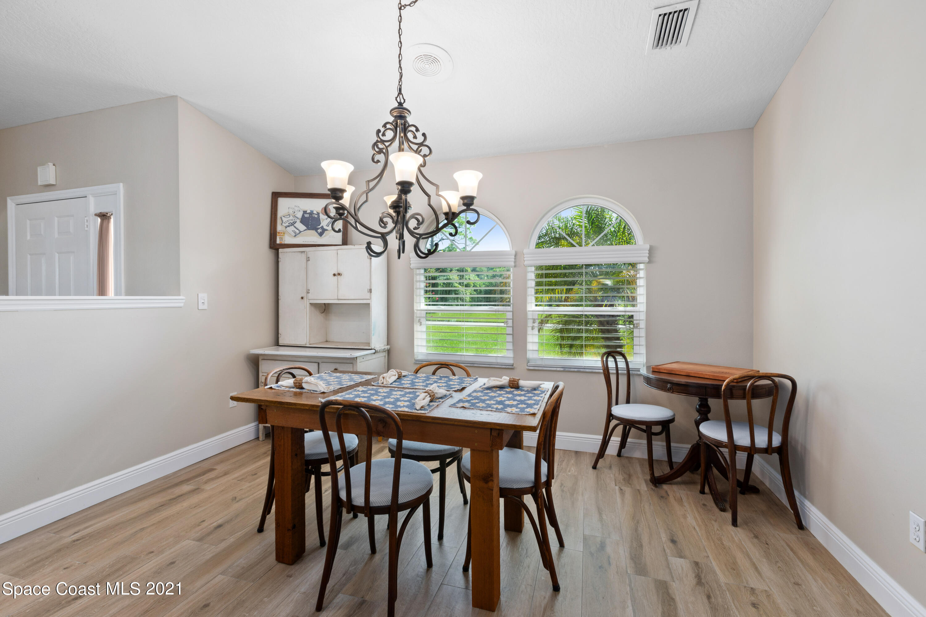 3550 Big Pine Road Melbourne, FL 32934 - Photo 8 of 38 Dining room
