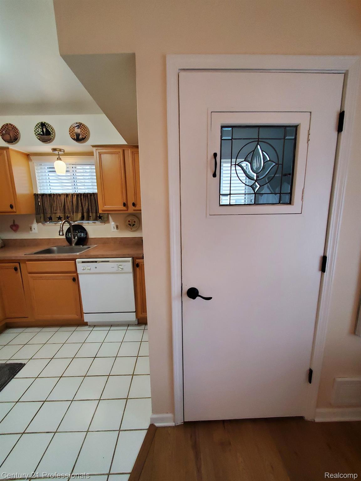 1650 River View Drive, Unit #38 Rochester, MI 48309 - Photo 12 of 33 Access to Laundry/Utility Room