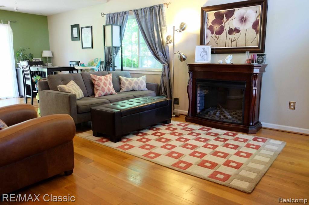4124 Cass Elizabeth Road Waterford, MI 48328 - Photo 6 of 28 Great Room