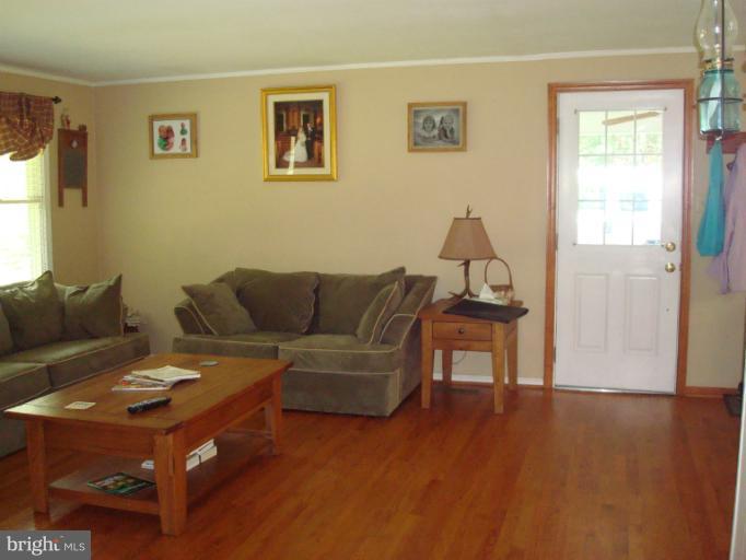 11717 Smithfield Road Manassas, VA 20112 - Photo 13 of 18 Living Room