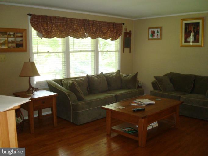 11717 Smithfield Road Manassas, VA 20112 - Photo 5 of 18 Living Room