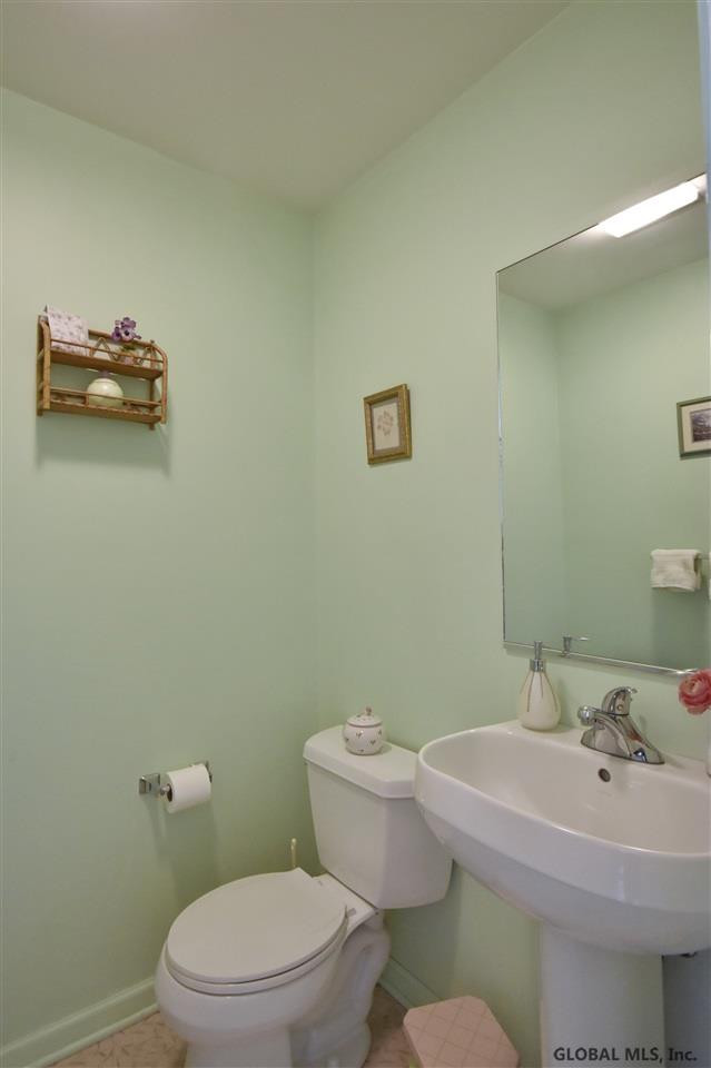106 Harvard Road Colonie, NY 12189 - Photo 27 of 31 Photo 28