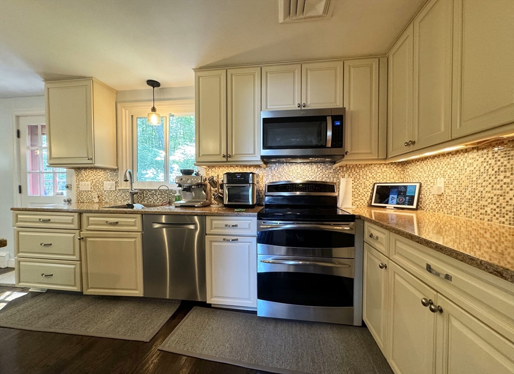 10 Meadowview Road Wayland, MA 01778 - Photo 13 of 33