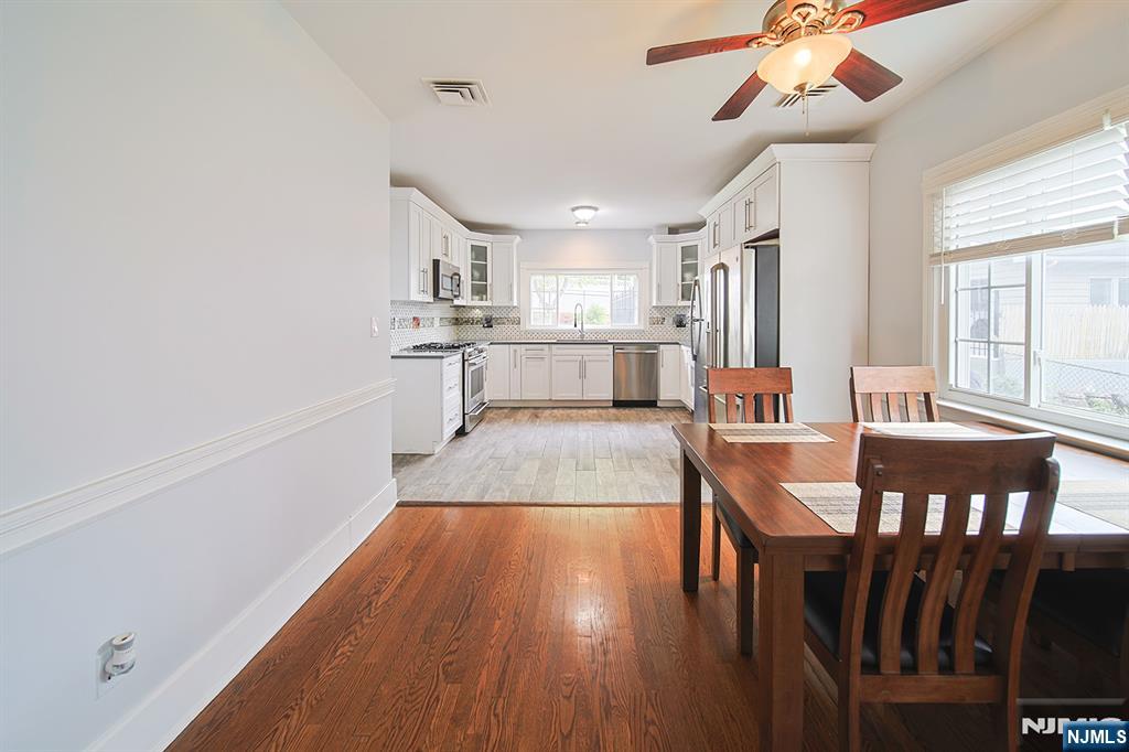 586 Hillside Street Ridgefield, NJ 07657 - Photo 19 of 46