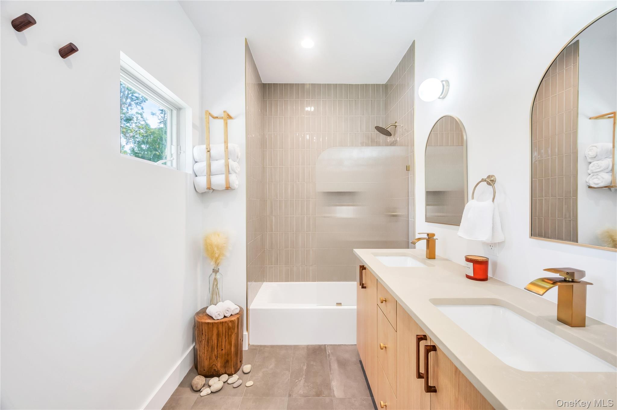 9 Pine Tree Road Southampton, NY 11968 - Photo 13 of 20 a bathroom with a sink a tub and a mirror