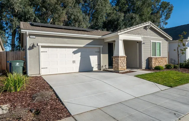 $469,000 | 1437 Las Rosas Avenue, Clovis, CA 93619