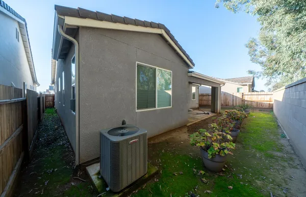$469,000 | 1437 Las Rosas Avenue, Clovis, CA 93619