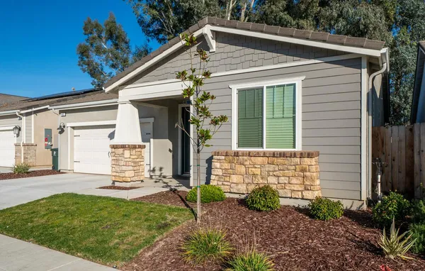 $469,000 | 1437 Las Rosas Avenue, Clovis, CA 93619