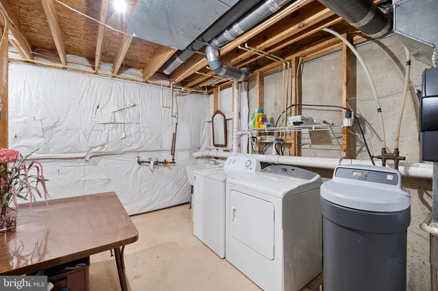 a view of living room with washer and dryer
