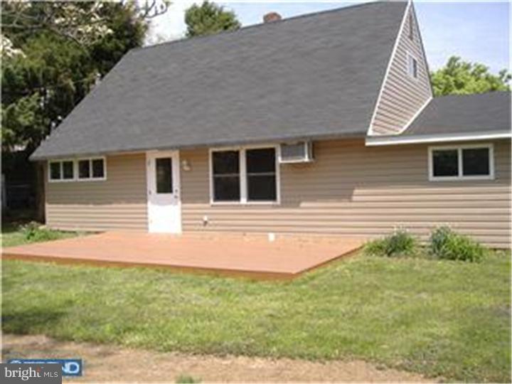 14 Goodrock Road Levittown, PA 19057 - Photo 9 of 19 Exterior Back