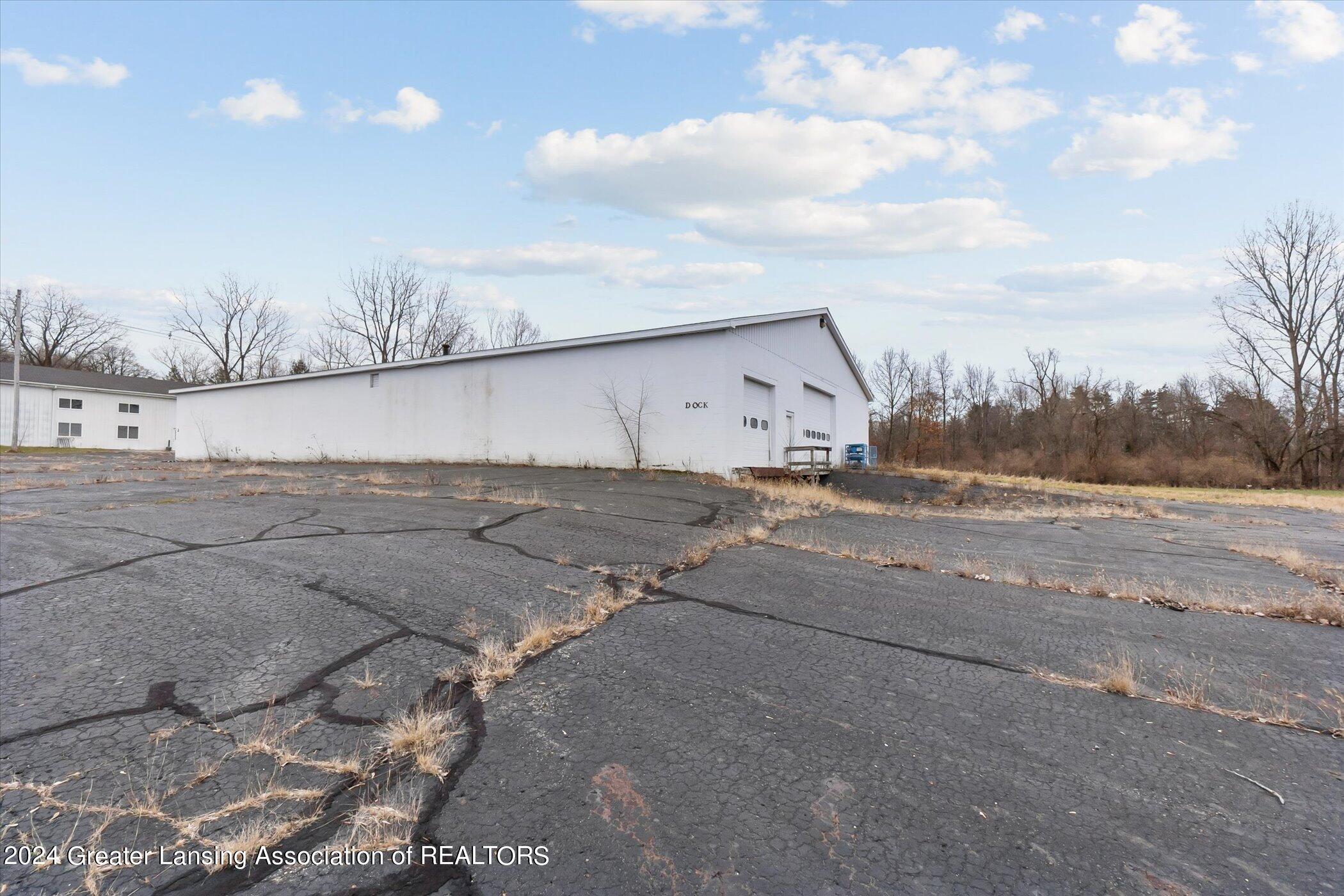 384 South Every Road Mason, MI 48854 - Photo 7 of 31 22-384-S-Every-Rd-Mason-MI-48854-WindowS
