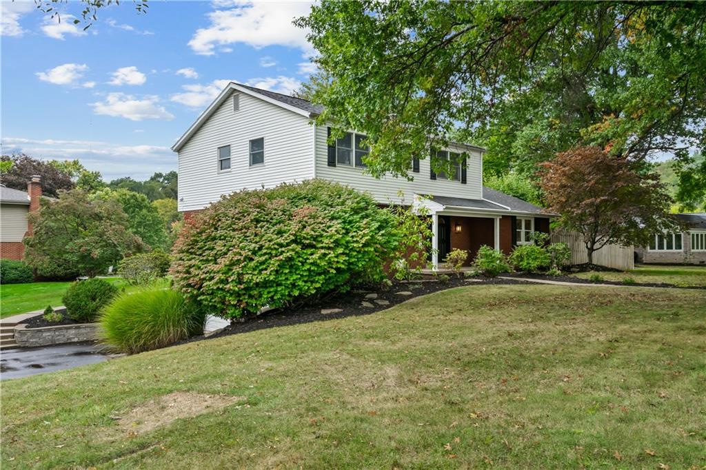 102 Moonlight Court Monroeville, PA 15146 - Photo 2 of 32