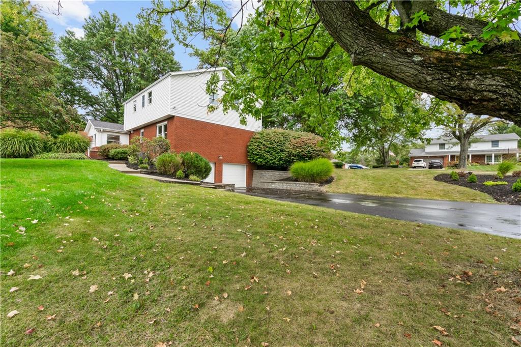 102 Moonlight Court Monroeville, PA 15146 - Photo 3 of 32