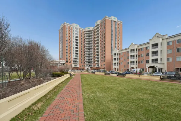 $435,000 | 6600 Lyndale Avenue South, Unit 402, Richfield, MN 55423