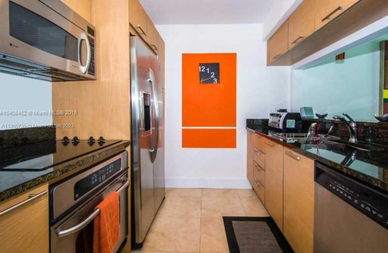 31 Southeast 5th Street, Unit 3309 Miami, FL 33131 - Photo 3 of 15 a kitchen with stainless steel appliances granite countertop a stove and a refrigerator