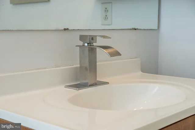 a house that is sitting in the middle of a yard