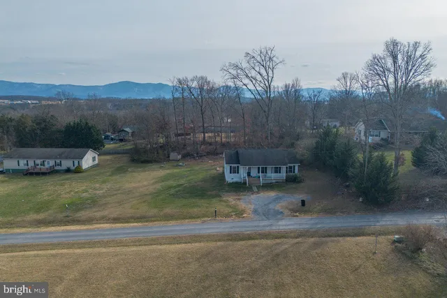 a view of a small yard