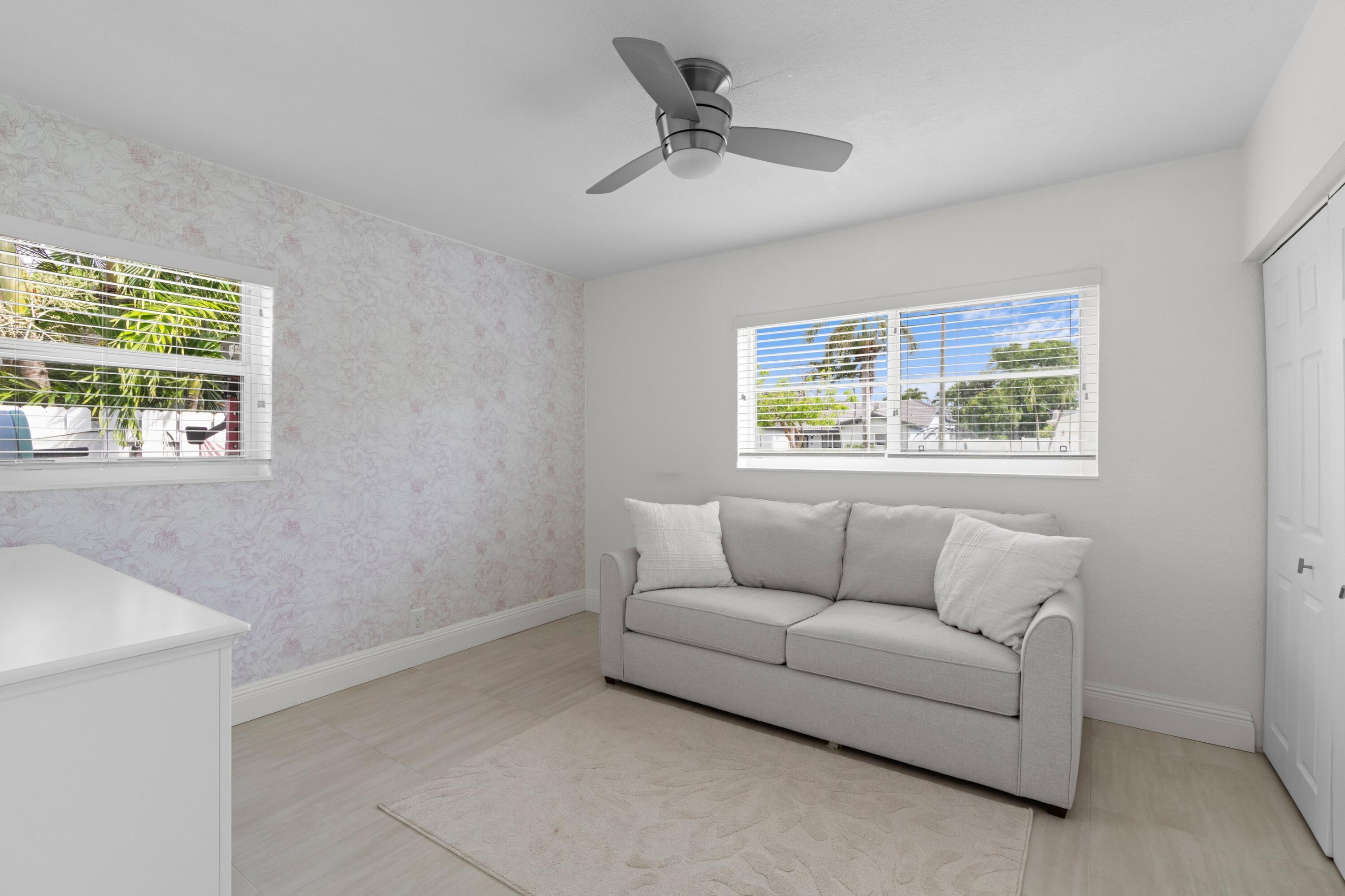 124 Oregon Lane Boca Raton, FL 33487 - Photo 17 of 39 Bedroom 2