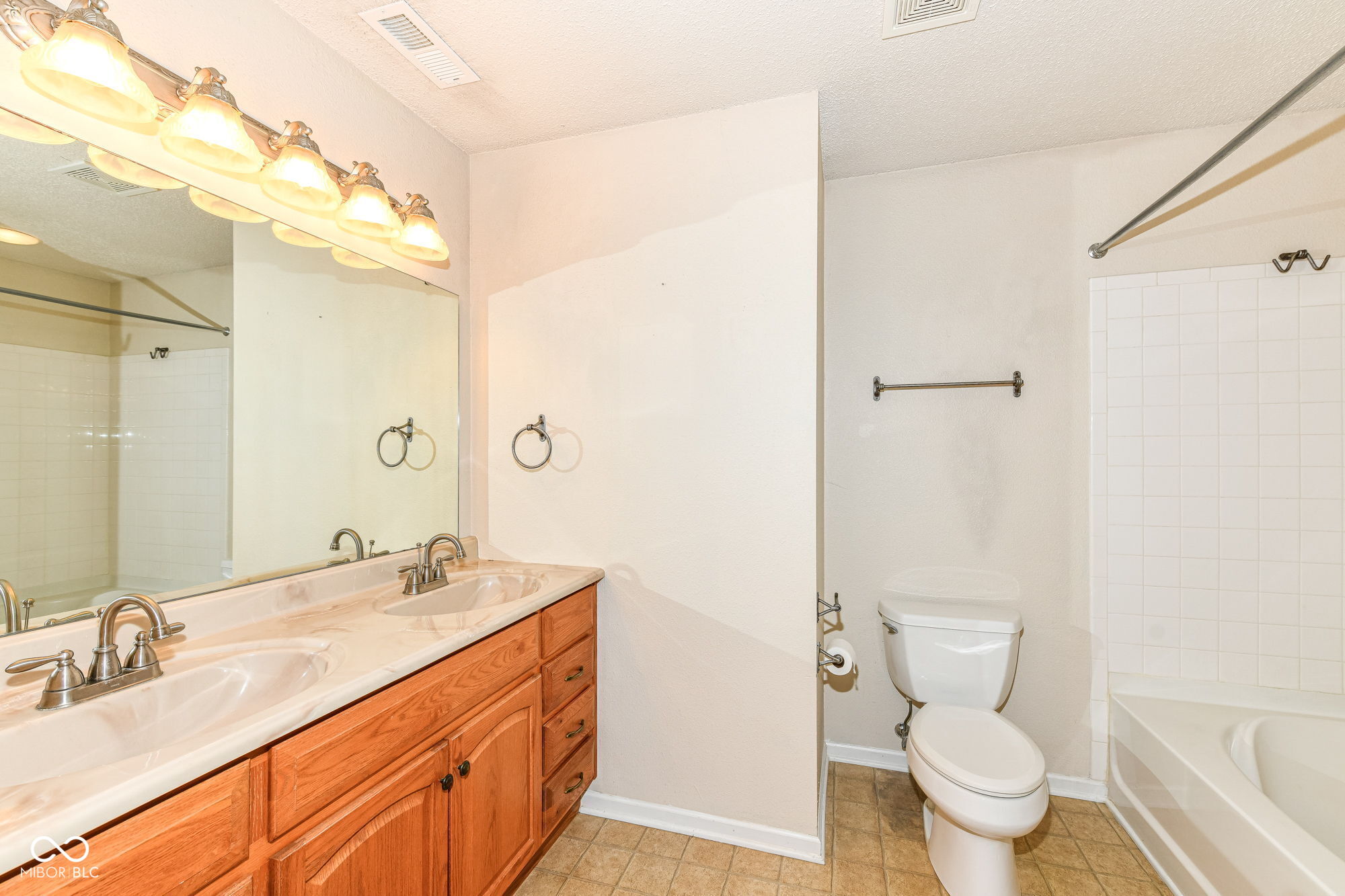 6864 Merritt Ridge Way Avon, IN 46123 - Photo 24 of 40