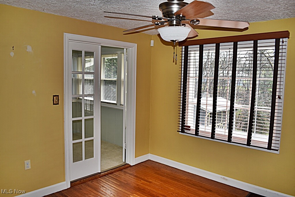 17600 Egbert Road Bedford, OH 44146 - Photo 14 of 49 Dining Room and access to the wonderful Sun Room.