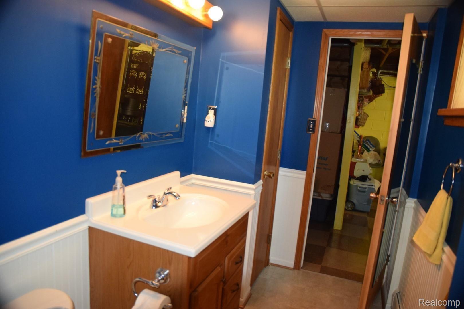 739 Wilwood Road Rochester, MI 48309 - Photo 69 of 99 LLHalfBath (2).jpeg