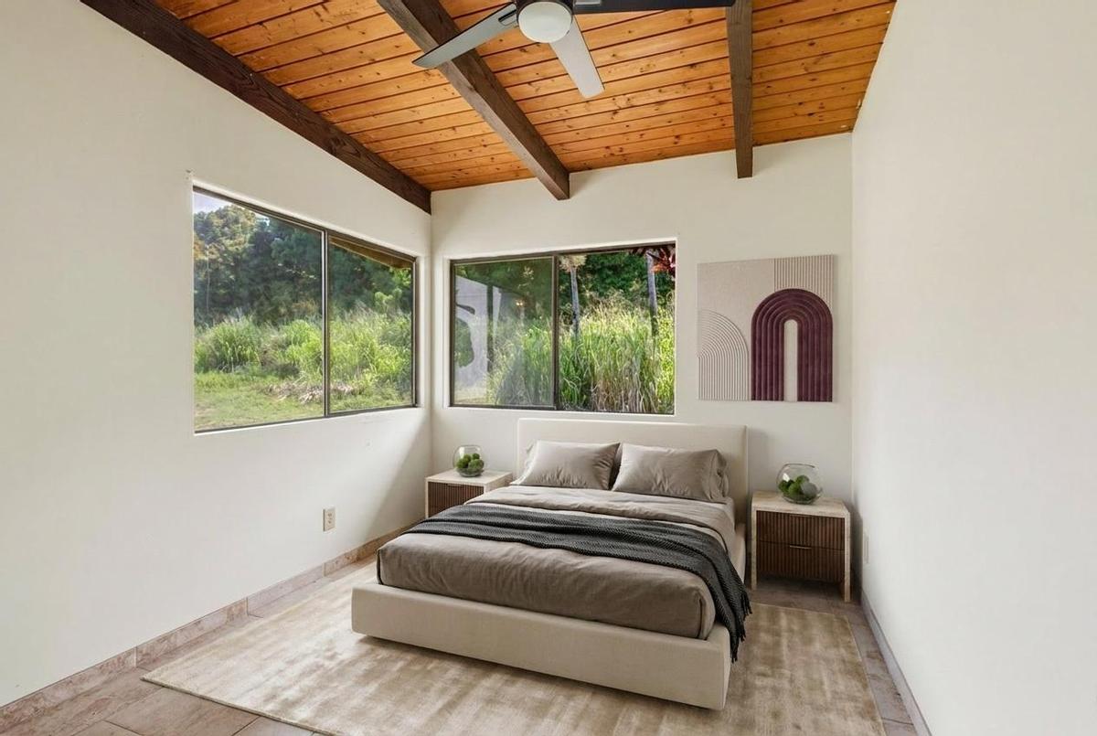 81-6315 Hawaiʻi Belt Road Captain Cook, HI 96750 - Photo 24 of 25 a bedroom with a bed and a window