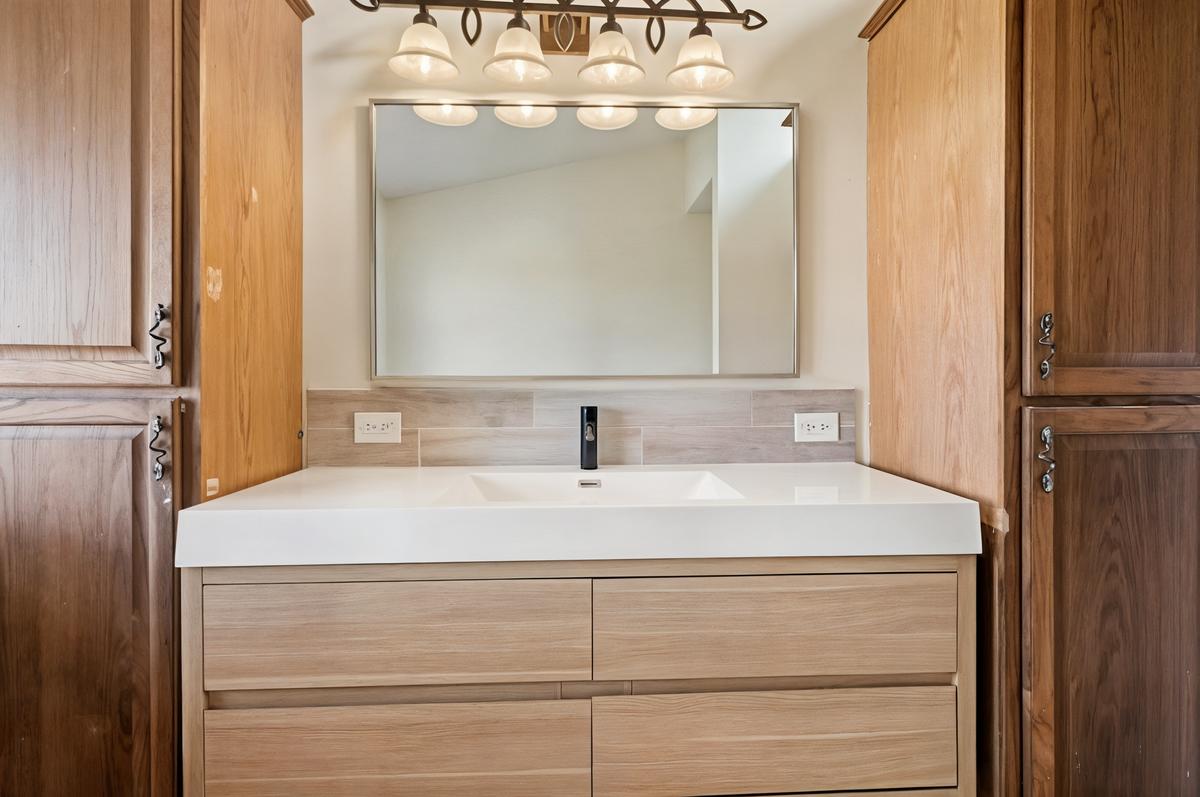 81-6315 Hawaiʻi Belt Road Captain Cook, HI 96750 - Photo 5 of 25 a close view of a sink and a mirror
