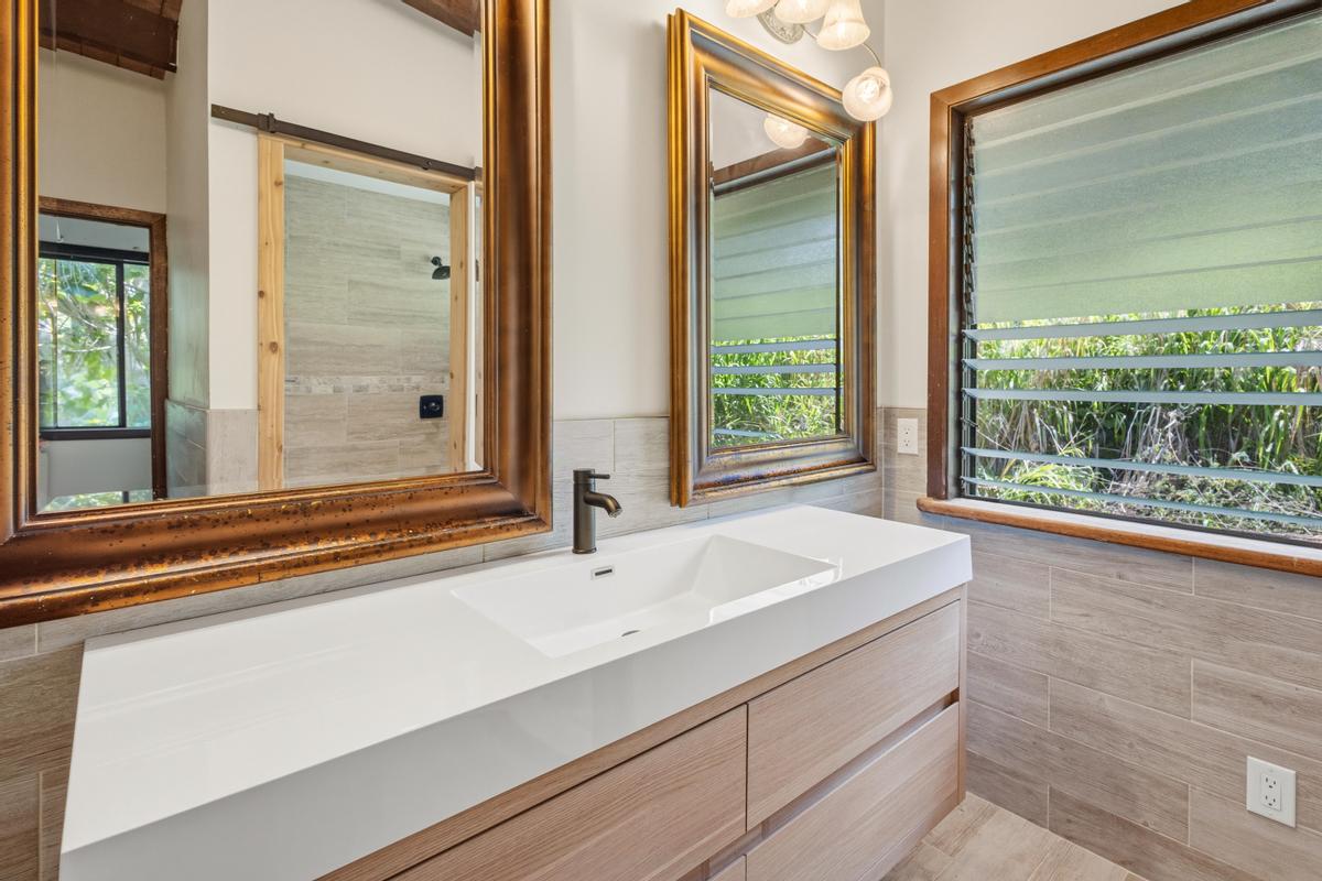 81-6315 Hawaiʻi Belt Road Captain Cook, HI 96750 - Photo 6 of 25 a bathroom with a sink and a large mirror