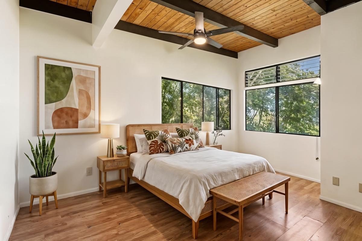81-6315 Hawaiʻi Belt Road Captain Cook, HI 96750 - Photo 8 of 25 a bedroom with a large bed and a potted plant