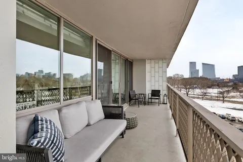 $465,000 | 2401 Pennsylvania Avenue, Unit 5C42, Philadelphia, PA 19130