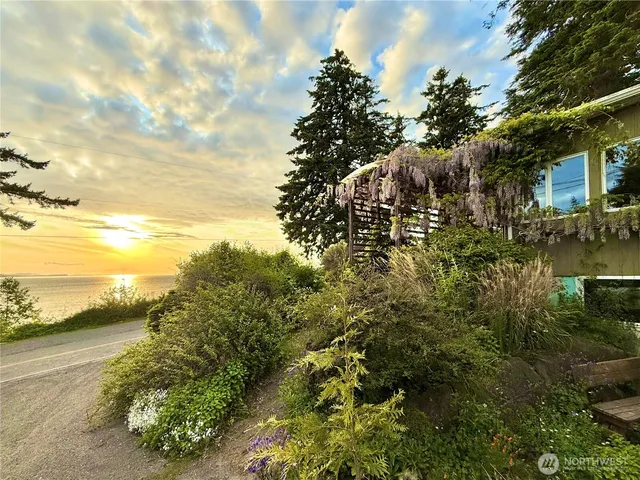 $1,790,000 | 2579 West Shore Drive, Lummi Island, WA 98262