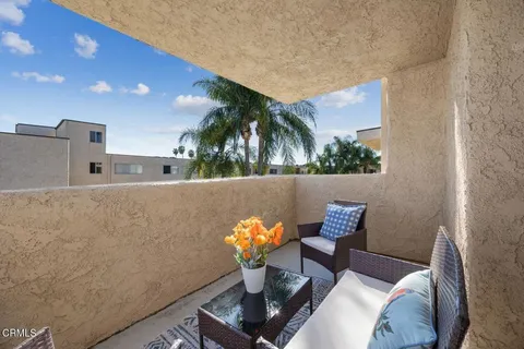 a outdoor living space with furniture and a ceiling fan