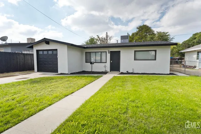 a house with swimming pool in front of it