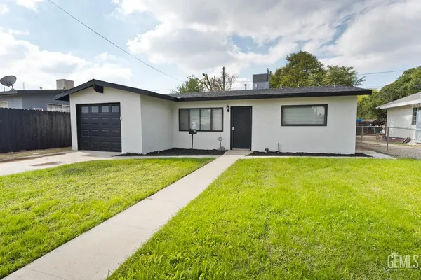 a house with swimming pool in front of it