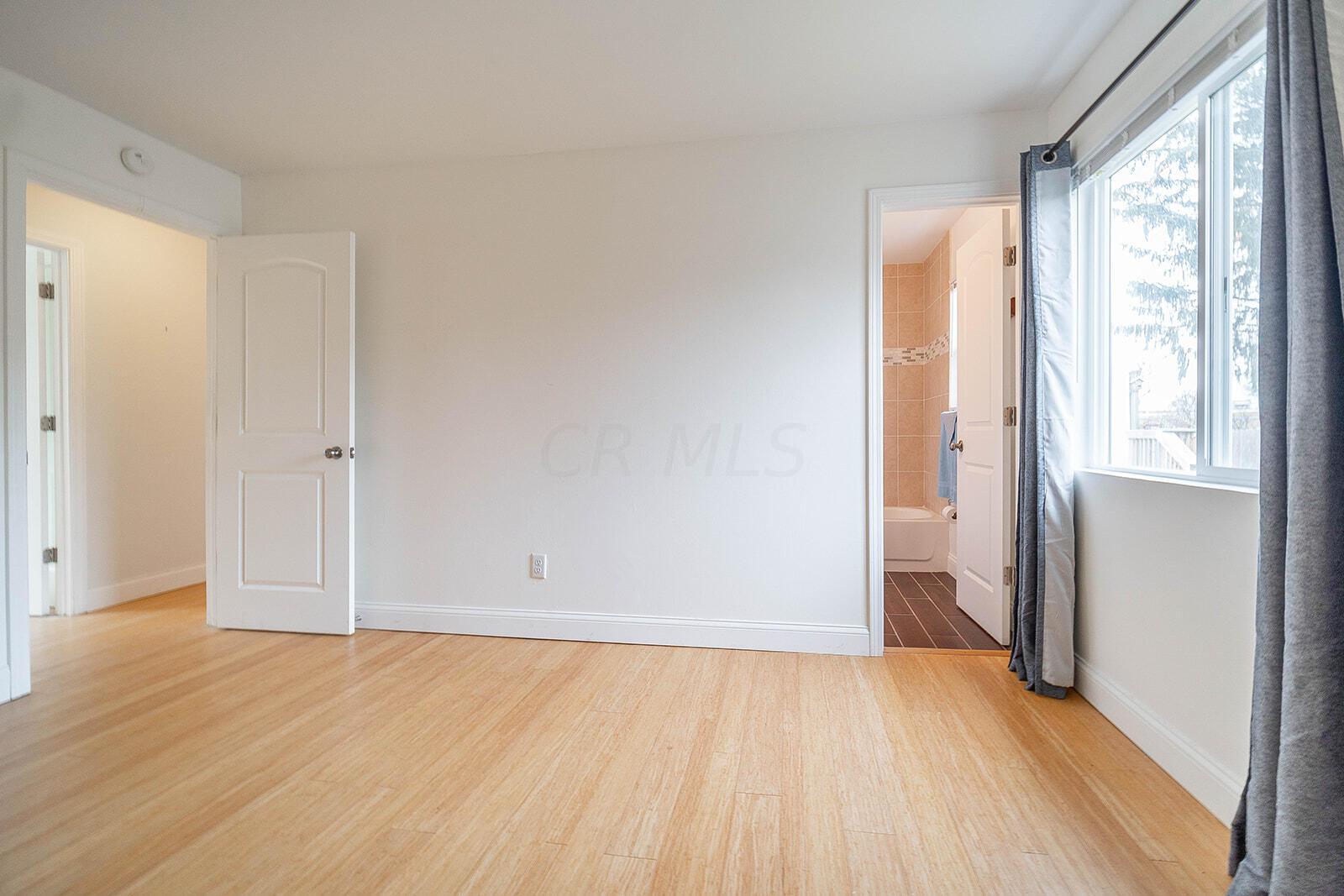 240 Chapelfield Road Columbus, OH 43230 - Photo 30 of 45 Owner's Suite