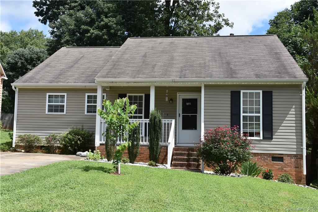 7121 Rena Mae Lane Charlotte, NC 28227 - Photo 2 of 21 a front view of house with a garden