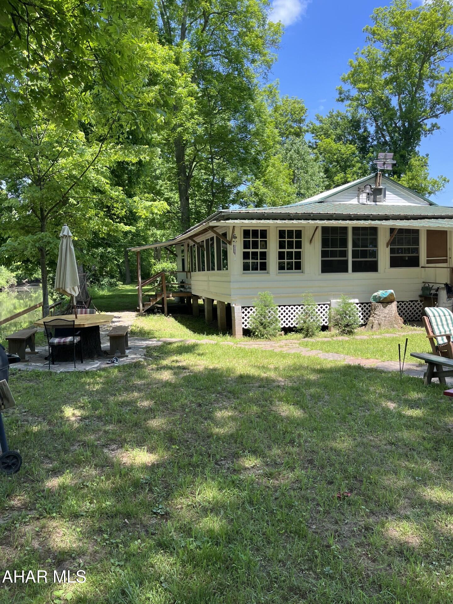 252 Roberts Way New Paris, PA 15554 - Photo 4 of 36