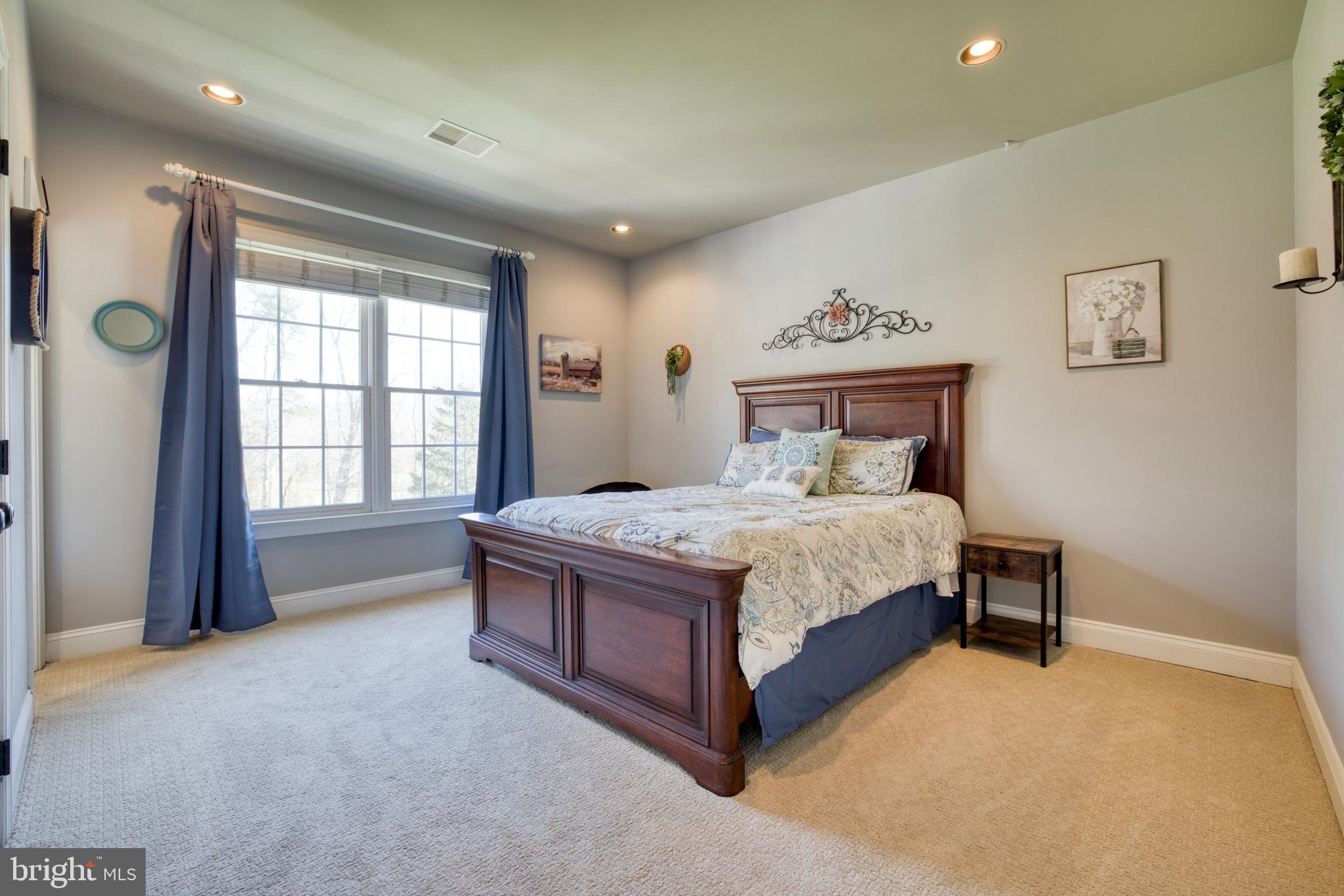 11110 Stuart Mill Road Oakton, VA 22124 - Photo 45 of 71 Bedroom #2 with full en suite bath