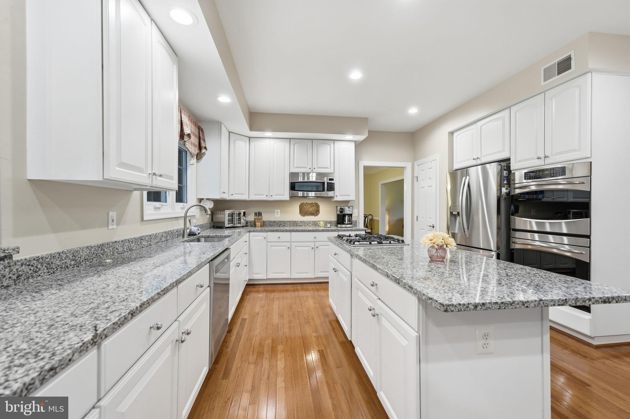 14261 Clubhouse Road Gainesville, VA 20155 - Photo 8 of 102 Gallery Image 8