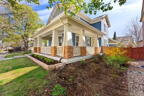 a view of a yard in front of a house