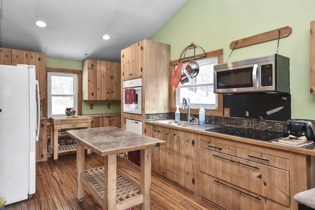 42 Butterworth Road Orange, MA 01364 - Photo 5 of 23 Gallery Image 5