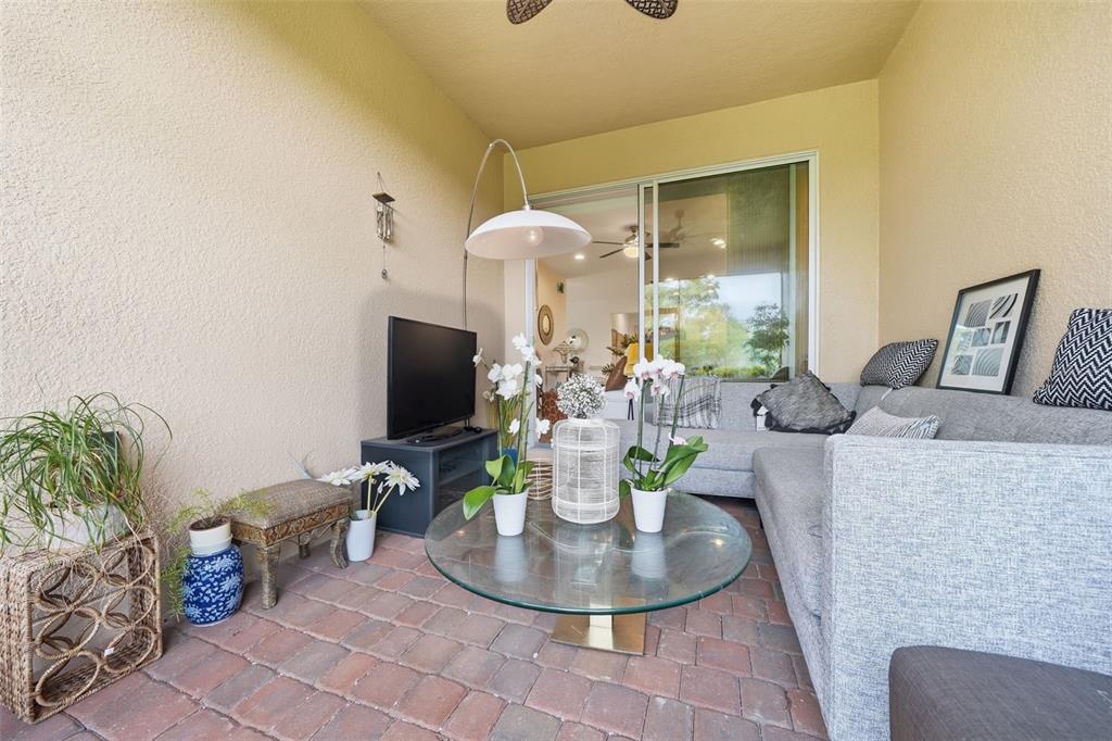 3461 Fallbrook Drive Kissimmee, FL 34759 - Photo 24 of 43 a living room with furniture and a potted plant