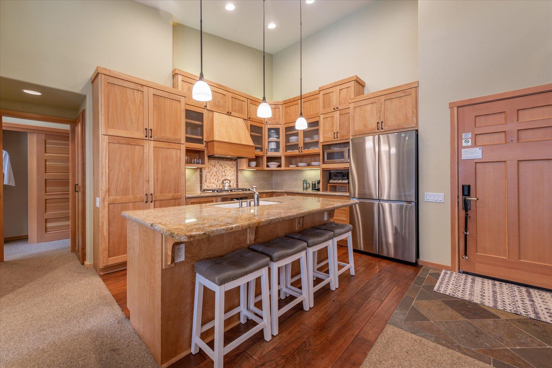 201 Shirley Cyn Road, Unit 812 Olympic Valley, CA 96146 - Photo 6 of 28 Gallery Image 6
