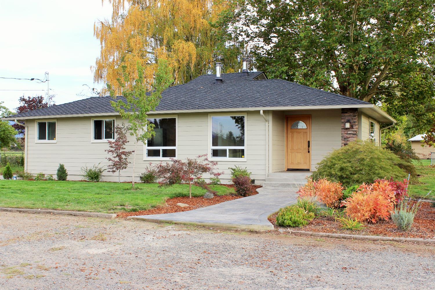 4327 Leonard Road Grants Pass, OR 97527 - Photo 1 of 26 Primary Photo