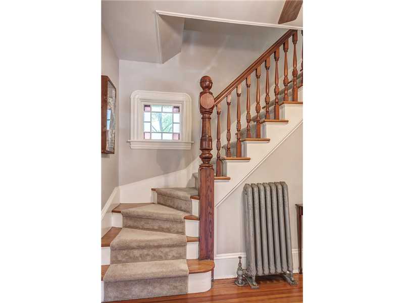 43 Sowams Road Barrington, RI 02806 - Photo 3 of 20 Entry.