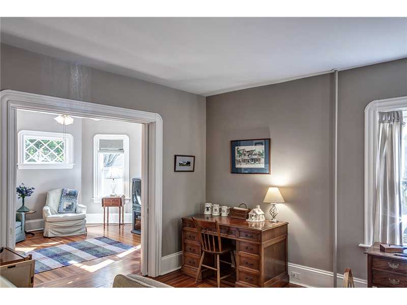 43 Sowams Road Barrington, RI 02806 - Photo 5 of 20 Living Room.