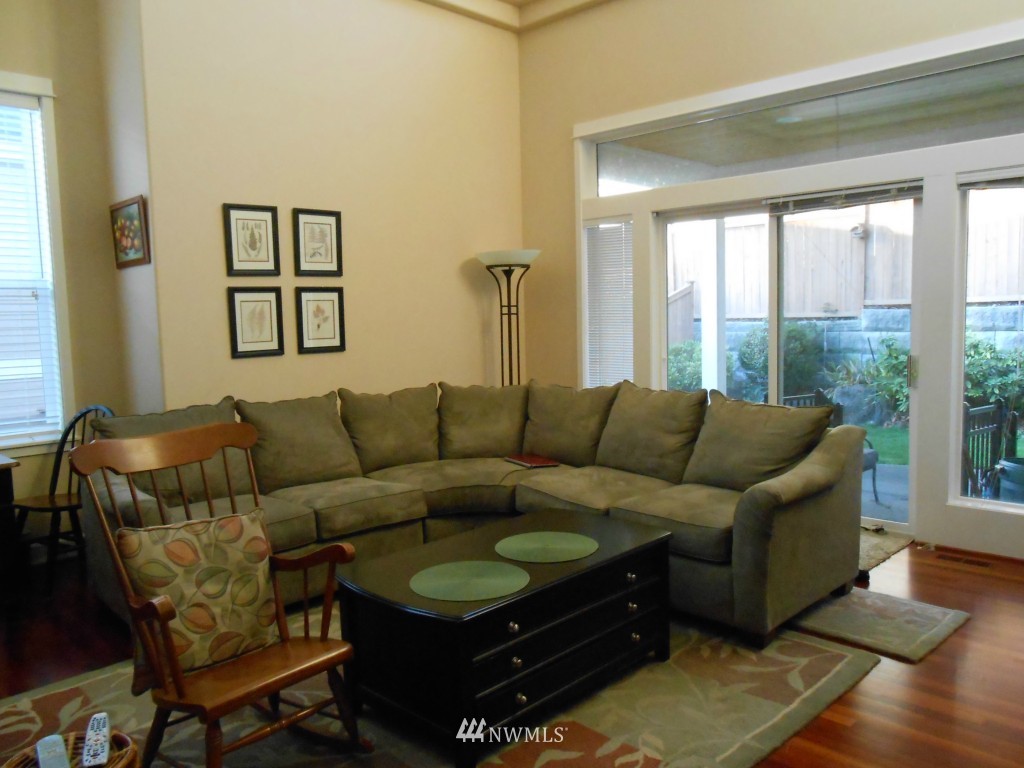 724 South 37th Street Renton, WA 98055 - Photo 4 of 15