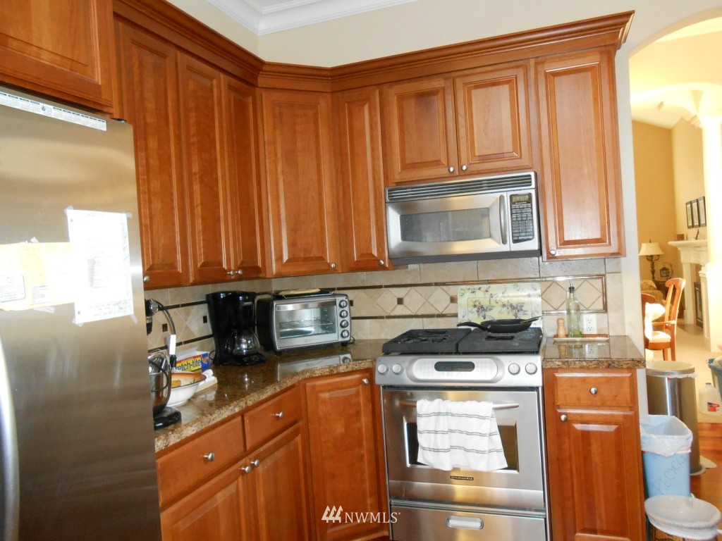724 South 37th Street Renton, WA 98055 - Photo 5 of 15