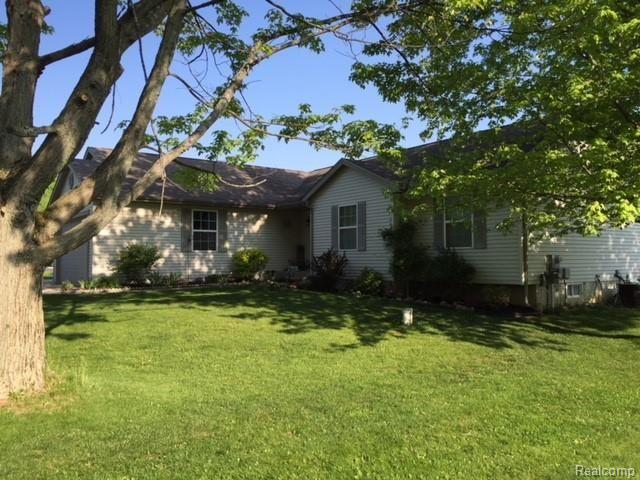 2220 West Thompson Road Fenton, MI 48430 - Photo 2 of 28 IMG_4558.JPG