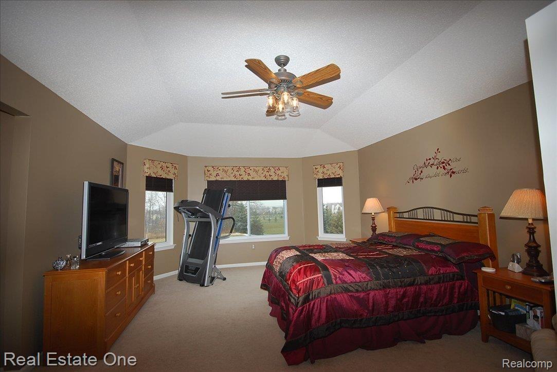 30439 Ridge Court New Hudson, MI 48165 - Photo 10 of 20 Master Bedroom Suite
